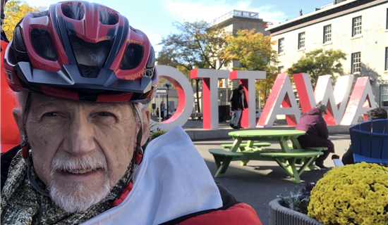 Chris Bradshaw wearing a bicylcle helmet